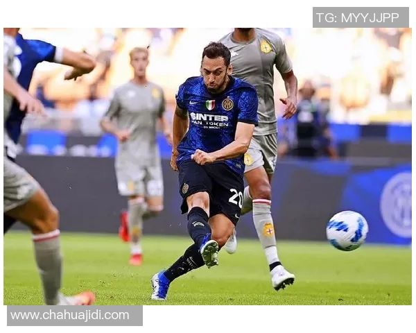 成都足球队以81分稳居大师赛积分榜首位展现强劲实力 成都足球队以81分稳居大师赛积分榜首位展现强劲实力